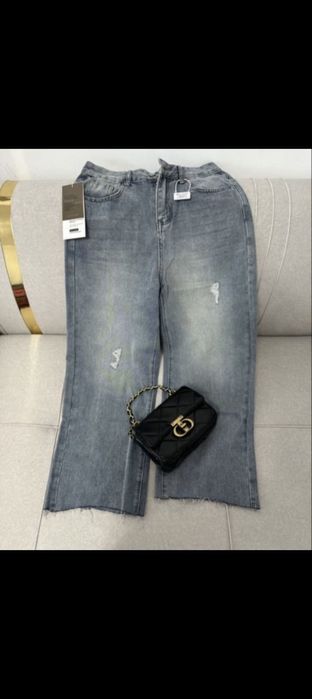 Совершенно новые джинсы