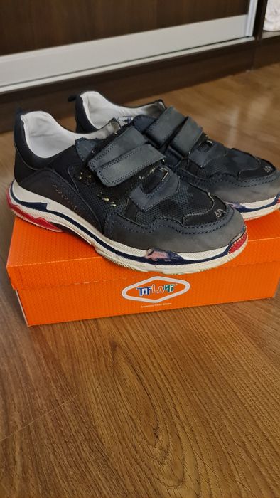 Продам кроссовки на мальчика кожанные