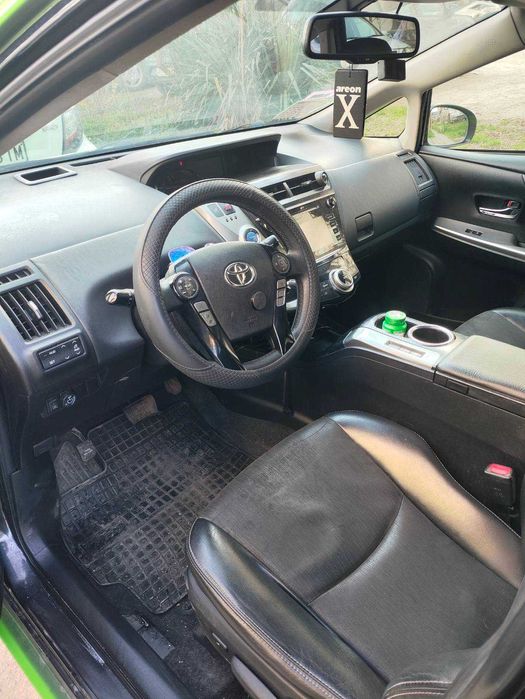 Такси под Аренда към Taxi Me,Toyota Prius+,7 Местен,Хибрид плюс Газ-68лв/35 евро на ден