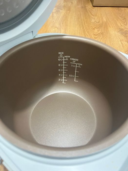 Vând multicooker Philips model HD3037/70