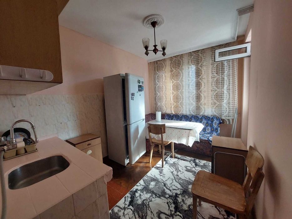 Дава се под наем Тристаен апартамент в Плевен, Широк център - 65 кв.м за 298.86 € - Снимка #2