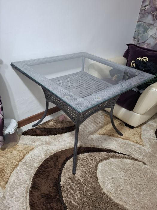 Продаю ротанговый стол и диван