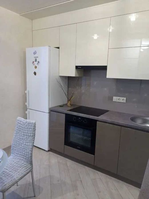 Дава се под наем Двустаен апартамент в София, Зона Б-18 - 66 кв.м за 612 € - Снимка #1