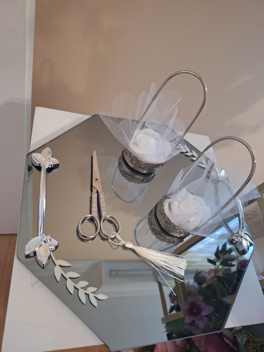 Табла за годежни пръстени и комплект за кафе