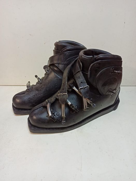 Продам  лыжные ботинки