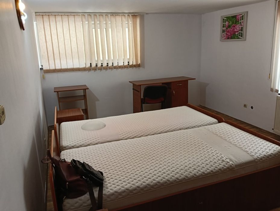 Închiriez apartment