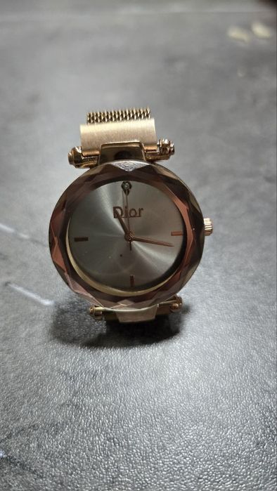 Часы новые, соат янги