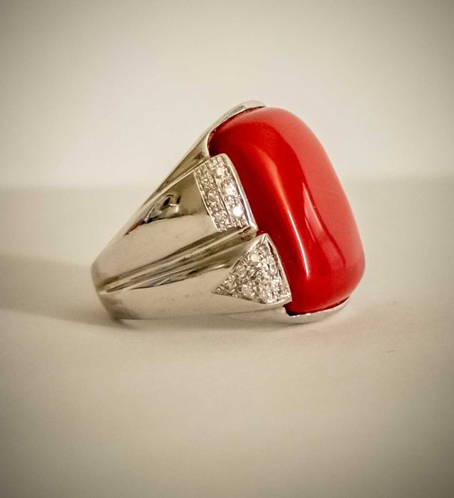 Продавам златен пръстен с корал и диаманти silvia kelly