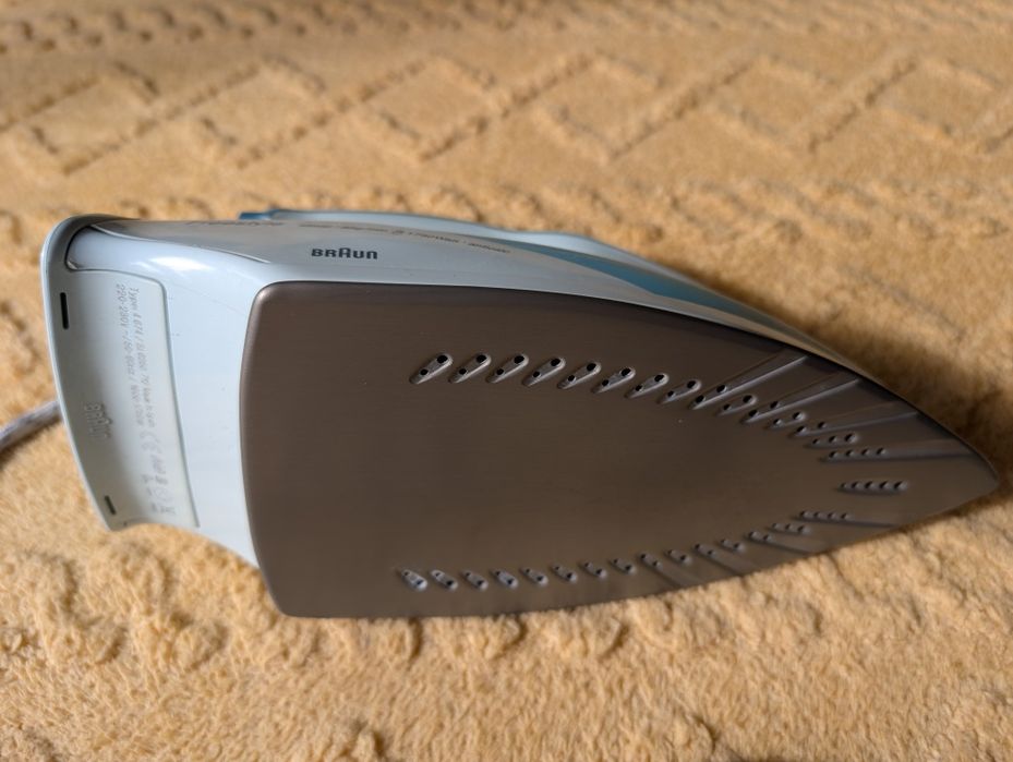 Ютия Браун, синя