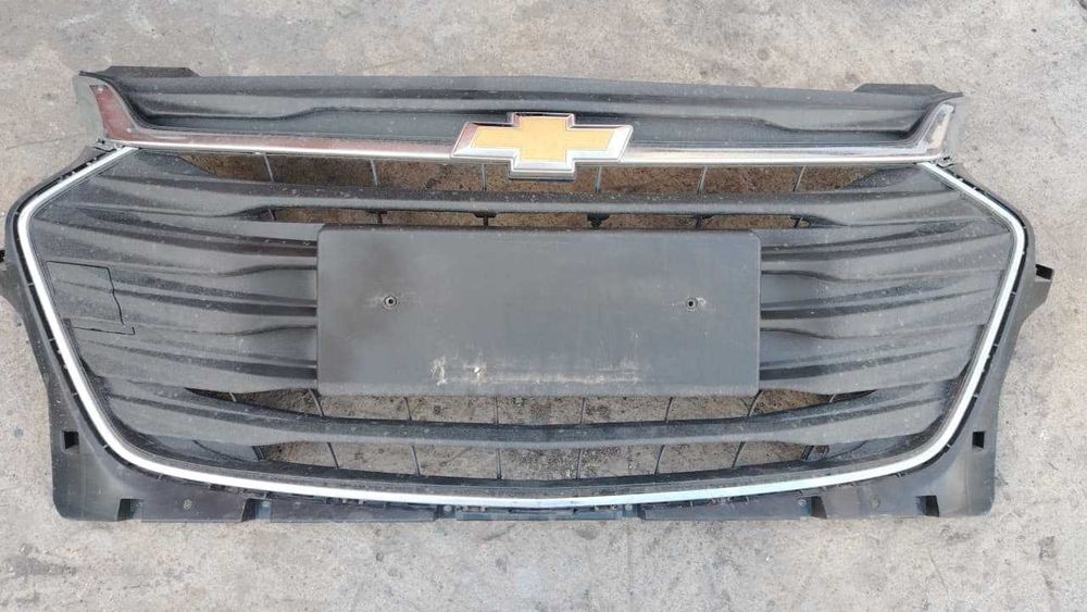 Родная решетка радиатора Chevrolet Onix.