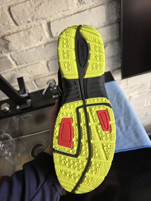 работни обувки с метално бомбе