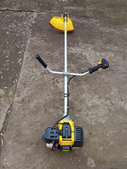 Продам триммер бензиновый