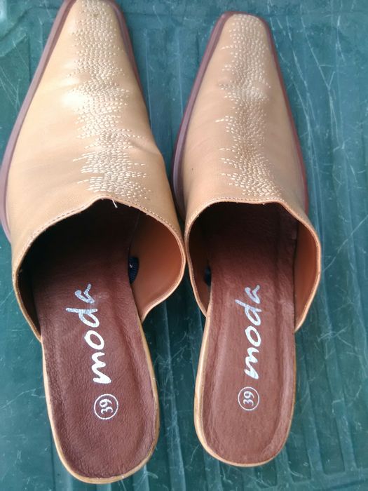 Saboți noi de damaNr. 39