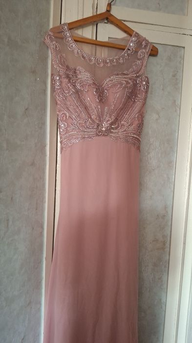 Розовый вечерная платье