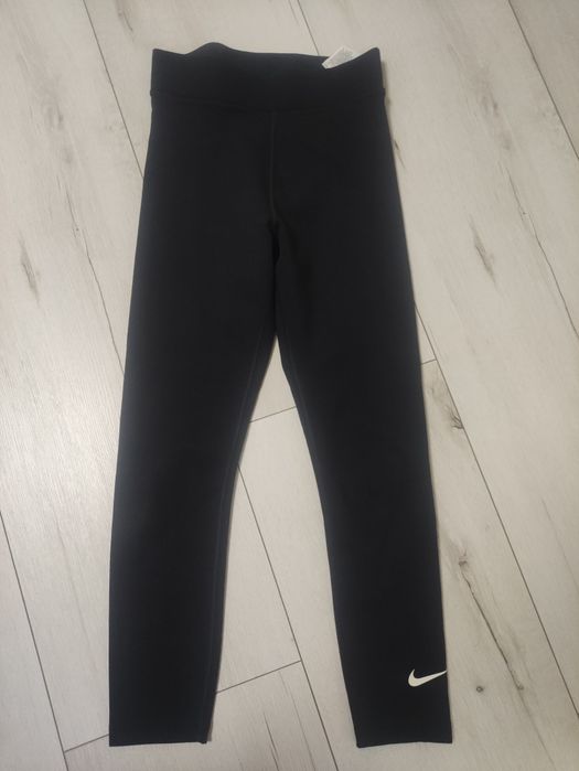 Клинове Nike и Under Armour