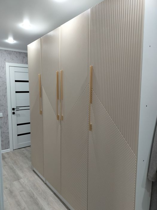Продам большой шкаф