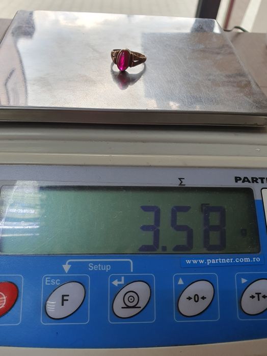 Inel vintage din aur de 14K cu rubin cabochon – mărimea 55
