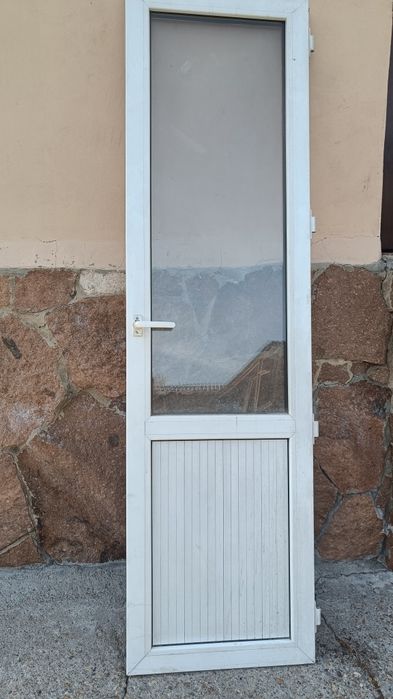 Дверь пластиковая