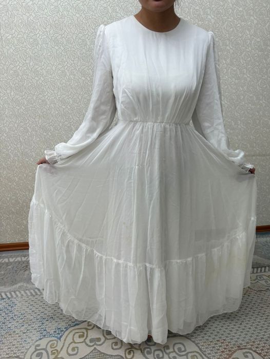 Белое шифоновое платье