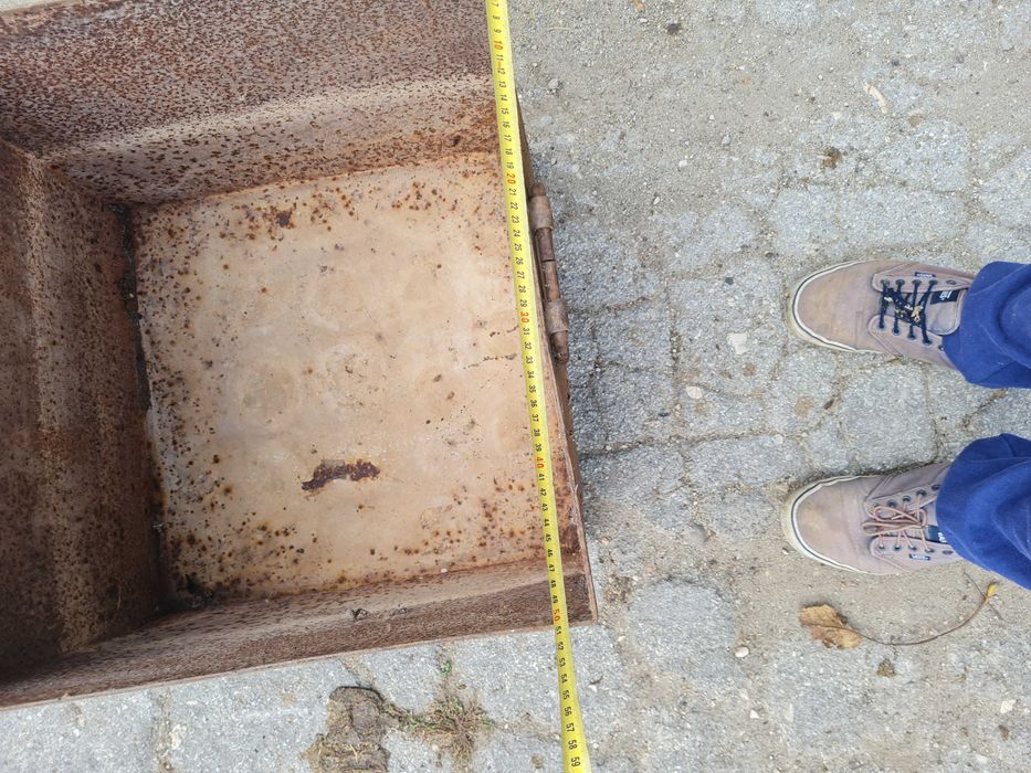 Продавам казан за варене на буркани компоти.