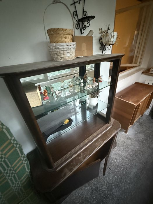 Donez mobila veche din lemn masiv