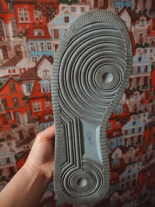 Продам модные кроссовки!