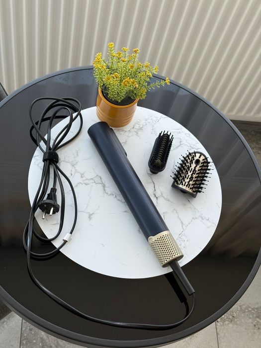 Se vinde uscător de păr BaByliss original, foarte puțin folosit.