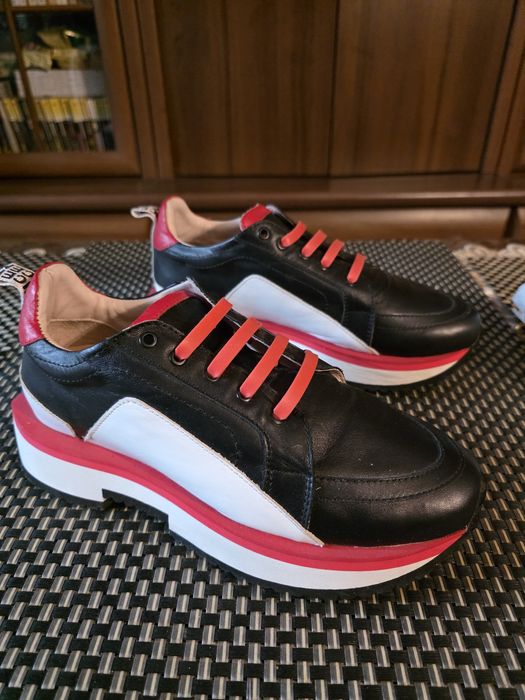 Продам кроссовки