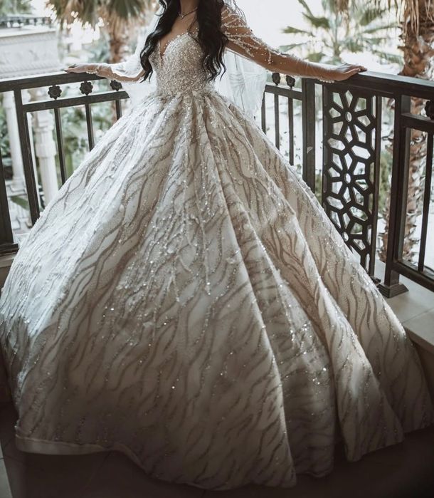 Булчинска рокля тип принцеса, було и аксесоари