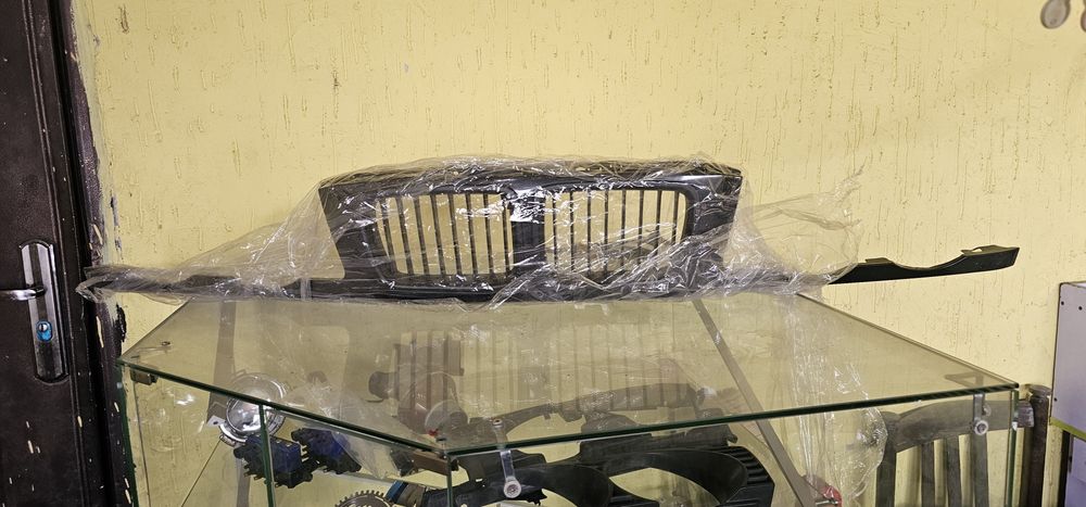 Бмв решотка передни