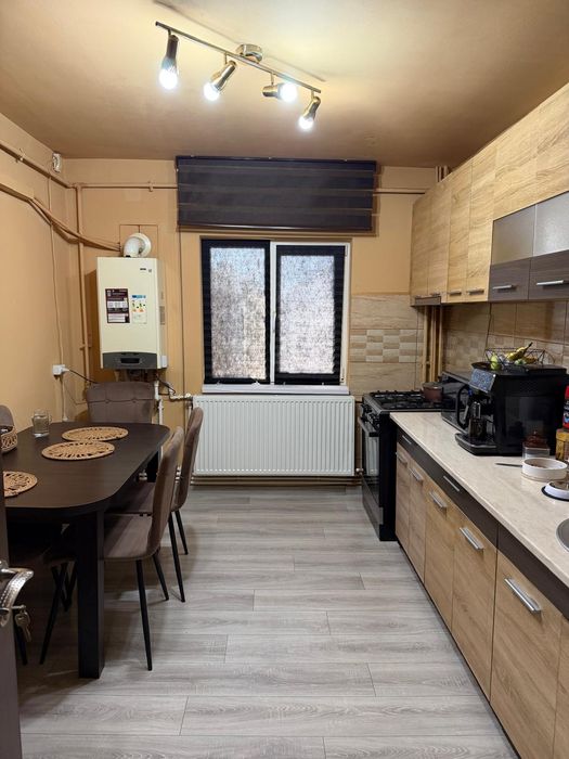 Apartament 4 camere zona 1 Mai