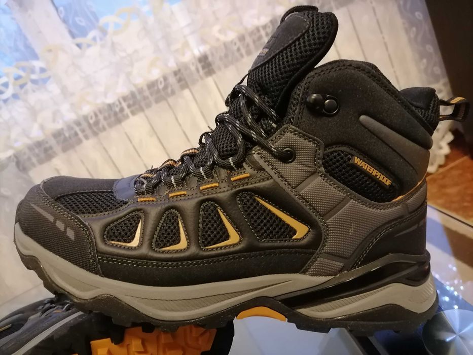 Чисто нови Мъжки туристически обувки водоустойчиви 42 номер