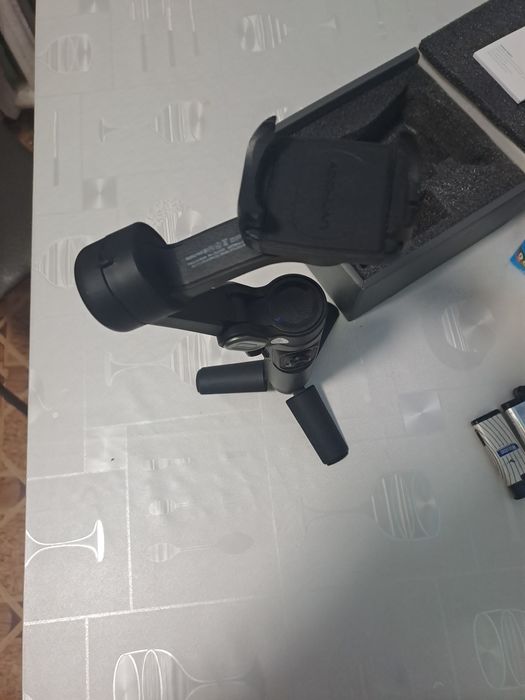 Трехосевый стабилизатор для телефона