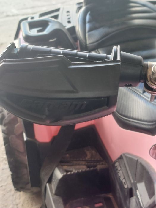 atv electric de șapte ani opt ani