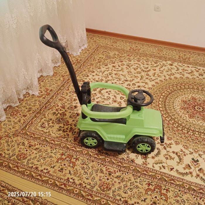 Продается трёх колёсный велосипед и  машинка каталка