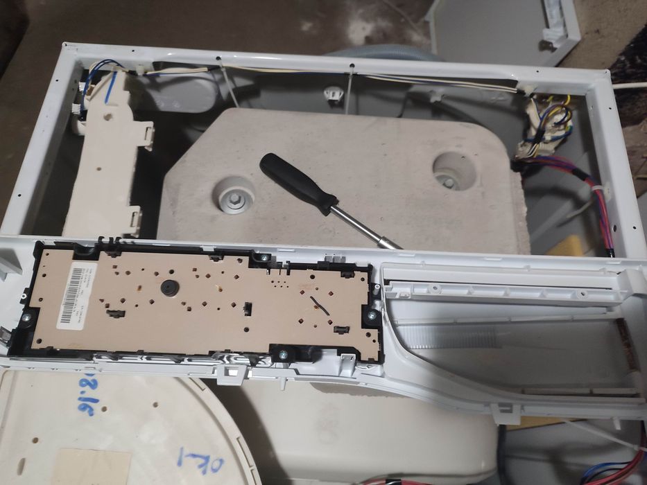 На части пералня Hotpoint Ariston