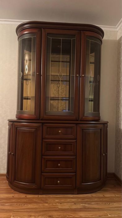 Продам шкаф, сервант