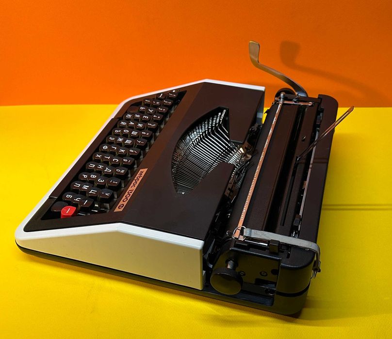 Чисто нова  Пишеща Машина Хеброс 1300 Ф клавиатура Кирилица Обслужена