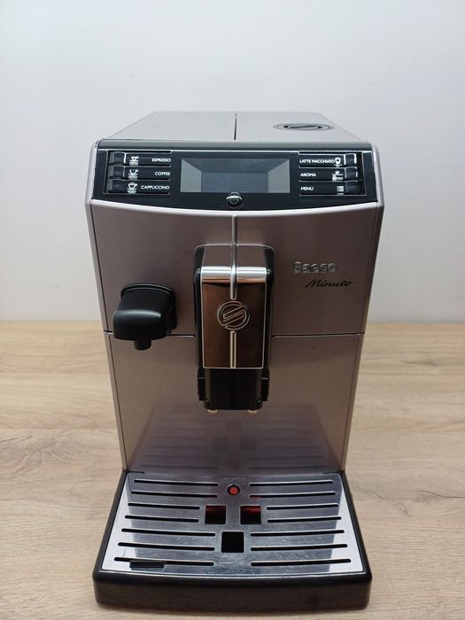 Продавам кафемашина Saeco Minuto HD8867