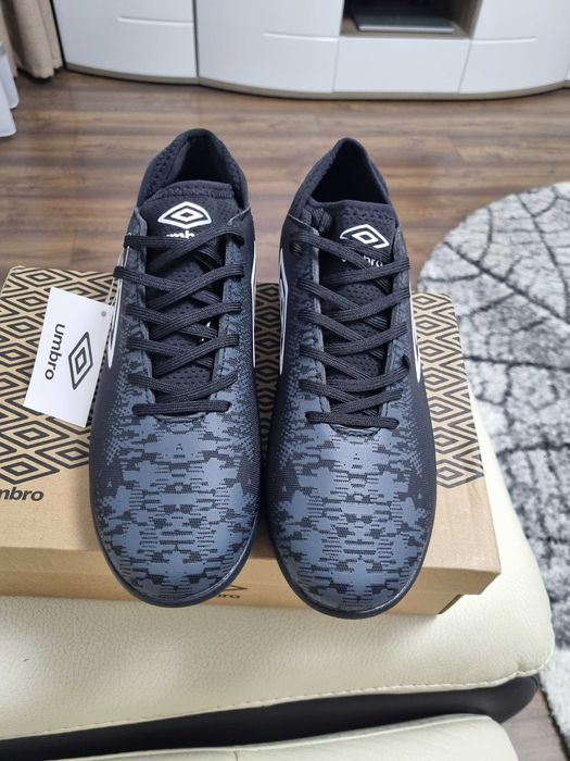 Vand adidași Umbro baieti noi nr.40 pentru teren sintetic