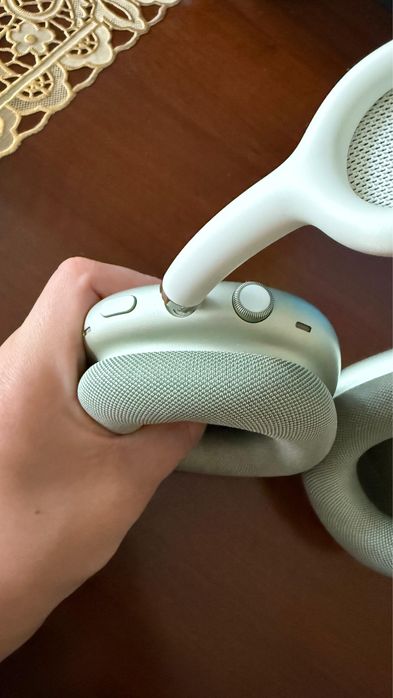 Продается Airpods Max цветом хаки, оргинальные