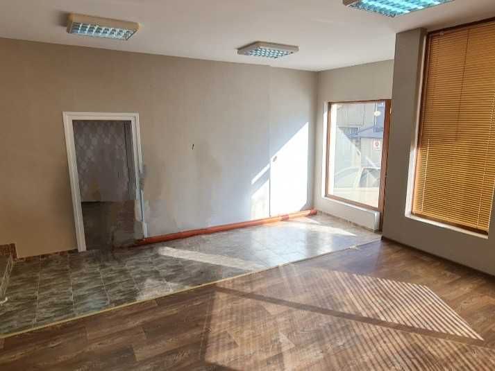 Дава се под наем Магазин в Велико Търново, Център - 95 кв.м за 248.88 € - Снимка #2