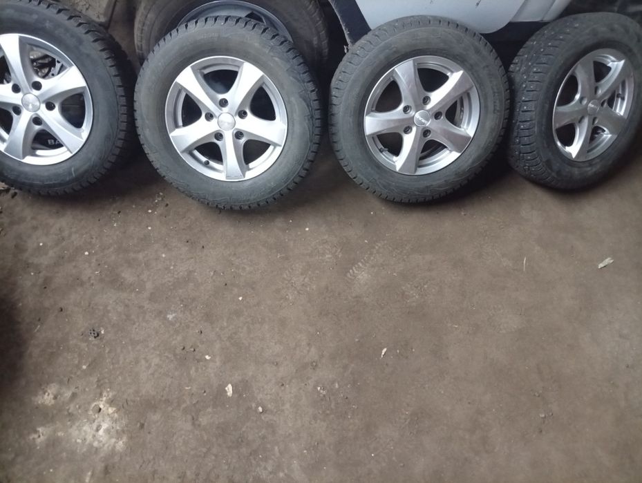 Продам резину с дисками зимнюю