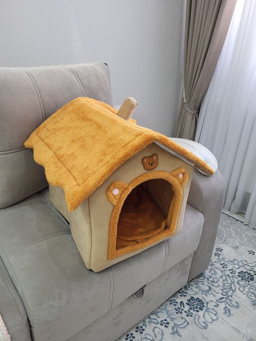 Домик для кошек уютный