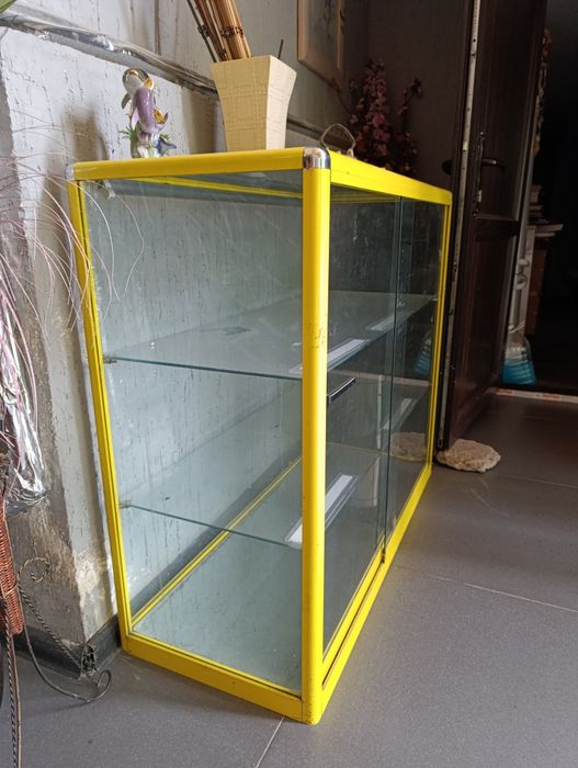 Продам Ветрину в отличном состоянии.