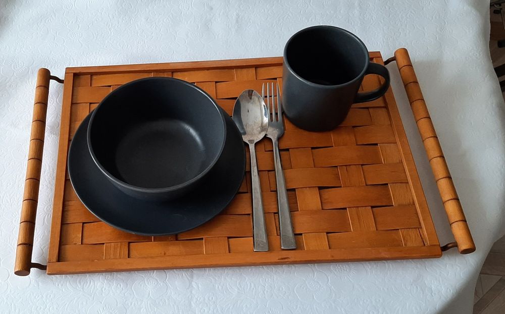 Поднос деревянный плетеный