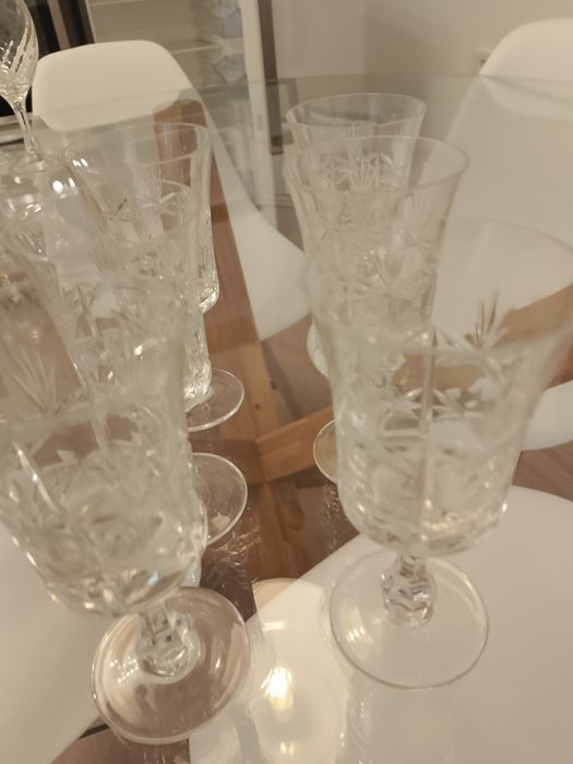 Продавам кристални чаши 6 бр.