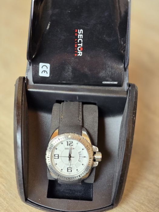 Ceas Sector, quartz Valea Lupului • OLX.ro