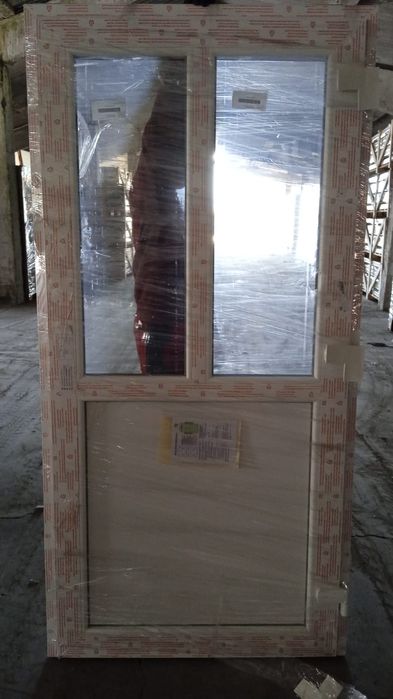 Usa termopan-PVC alb și alb - stejar / nuc