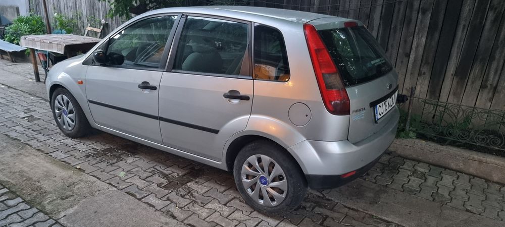 Vând Ford fiesta